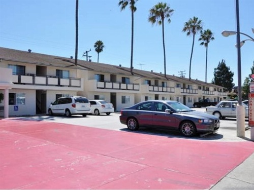 LAX Suites image 17