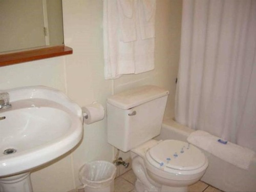 LAX Suites image 7