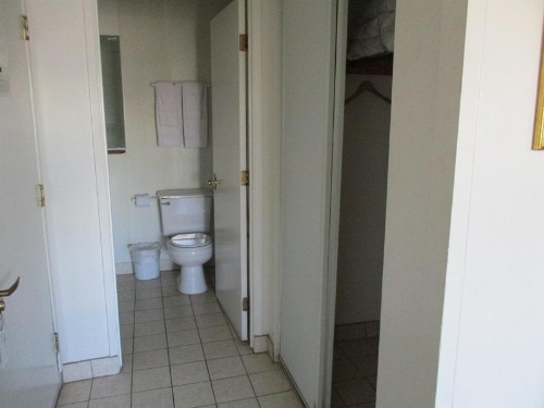 LAX Suites image 9